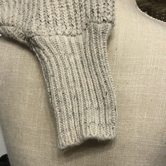 Cream colored knitted open front cardigan with faux fur trim & lace up back; M - Picture 3 of 9